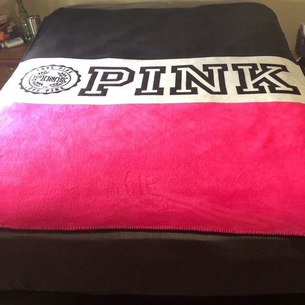 Vs PINK Sherpa blanket 60x72 *hoping to trade❤️